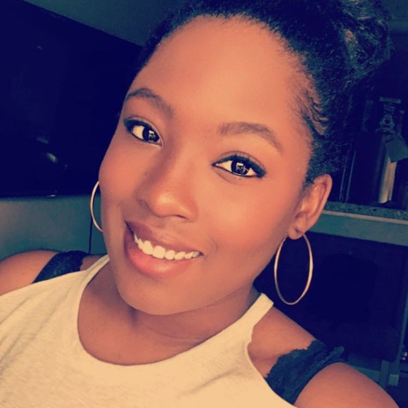 Meet your Posher, Terra - Picture 2 of 4